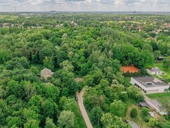 Łódź. Tajemnicza historia Lasu Łagiewnickiego w Łodzi. Kapliczki, uzdrawiające źródełko i pałac Heinzlów
