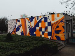 Łódź. Nowy mural na Lumumbowie w Łodzi. Studenci zostawili na ścianie swój ślad i to dosłownie