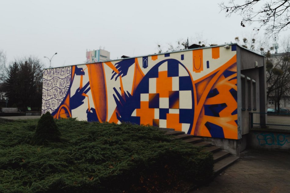 Łódź. Nowy mural na Lumumbowie w Łodzi. Studenci zostawili na ścianie swój ślad i to dosłownie