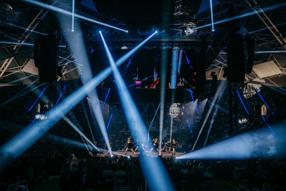 Rafał Pacześ wystąpił w Atlas Arenie. Salwy śmiechu wywołał program „Prokura Tour’a”