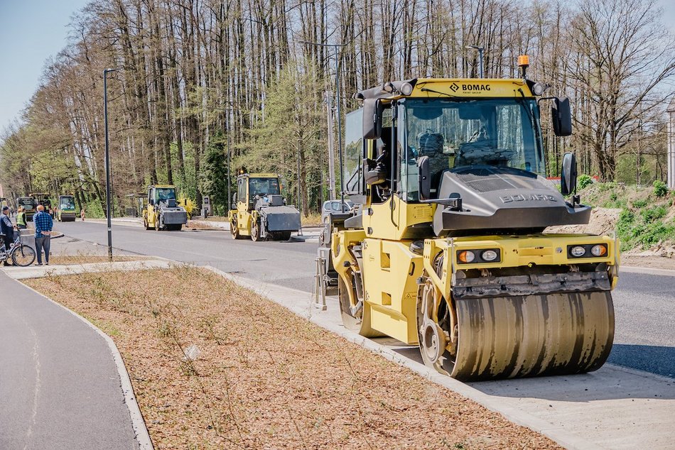 Łódź. Remont Szczecińskiej. Drogowcy kładą asfalt