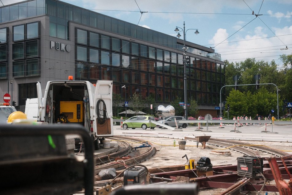 Remont torowiska na Zachodniej w Łodzi. Zobacz, jak pracują torowcy!