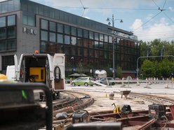 Remont torowiska na Zachodniej w Łodzi. Zobacz, jak pracują torowcy!