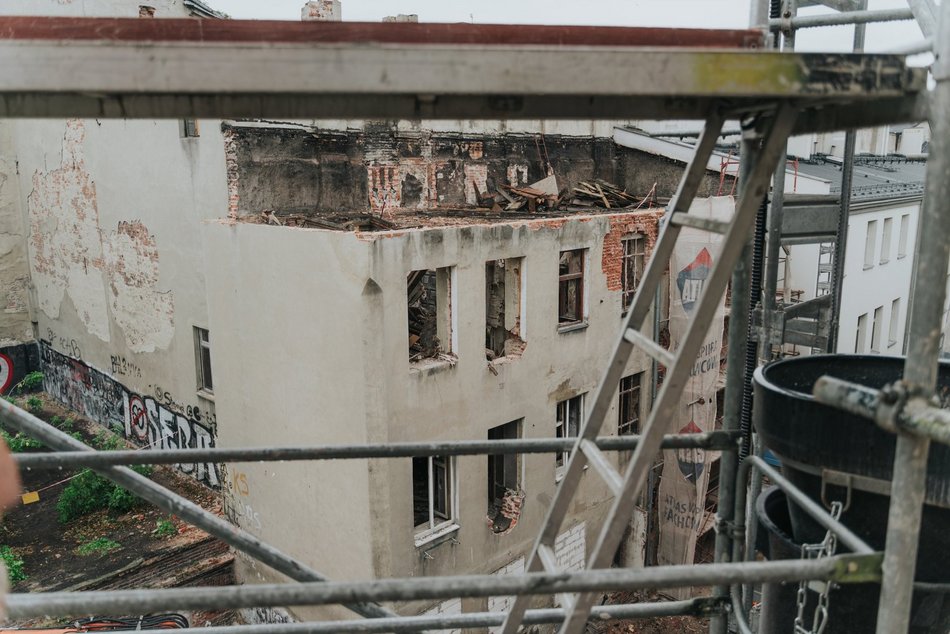 Łódź. Trwa remont kamienicy przy Włókienniczej 1 w Łodzi. To ostatni element metamorfozy ulicy!