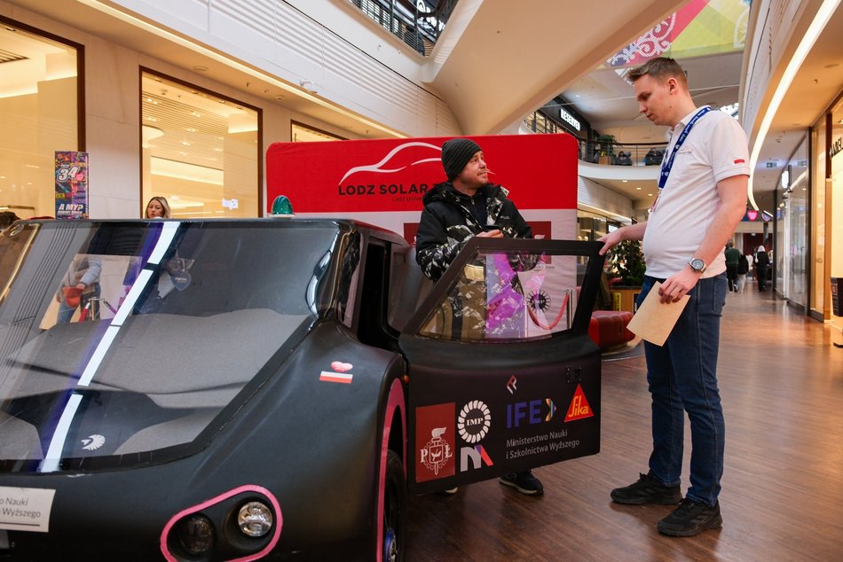 Łódź. WOŚP 2026 w Łodzi wystartował w Manufakturze! Zobacz te wspaniałe motocykle i bolidy