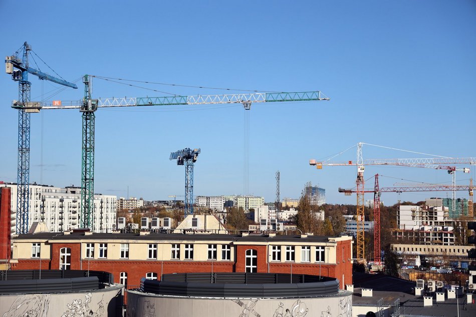 Rekord żurawi budowlanych nad Łodzią! Ile dźwigów pracowało w lutym nad miastem?