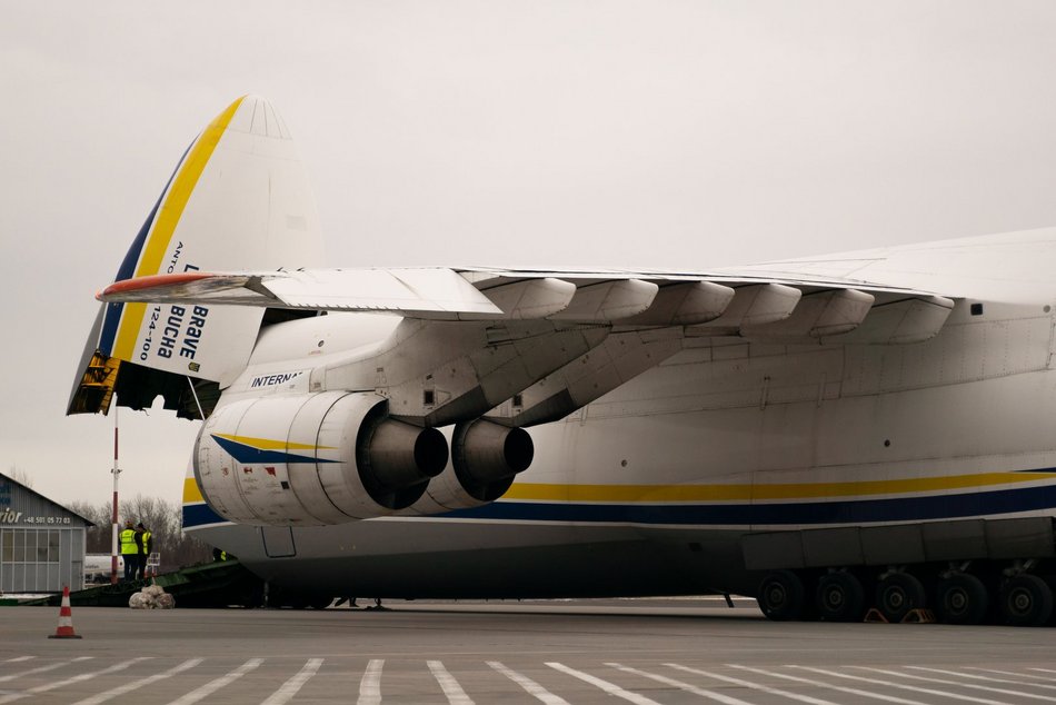 Największy samolot cargo na świecie wylądował na lotnisku w Łodzi