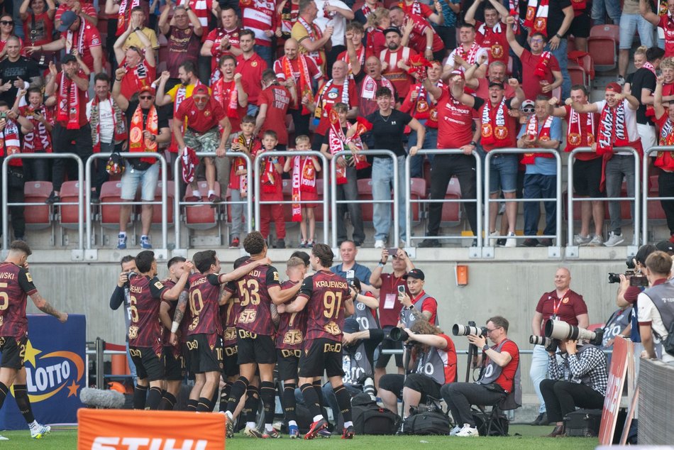 Kibice na meczu Widzewa Łódź z Piastem Gliwice
