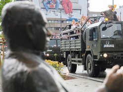 Łódź. Parada przed meczem Gortat Team vs NATO Team