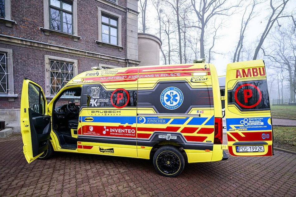 Łódź. Nowa karetka dla Miejskiego Centrum Medycznego „Jonscher”