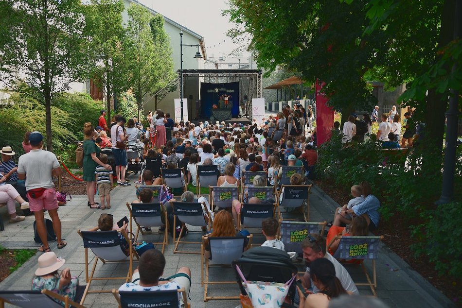 Łódź. Baśniowa Piotrkowska w Łodzi. Magiczny teatr zachwycił najmłodszych widzów