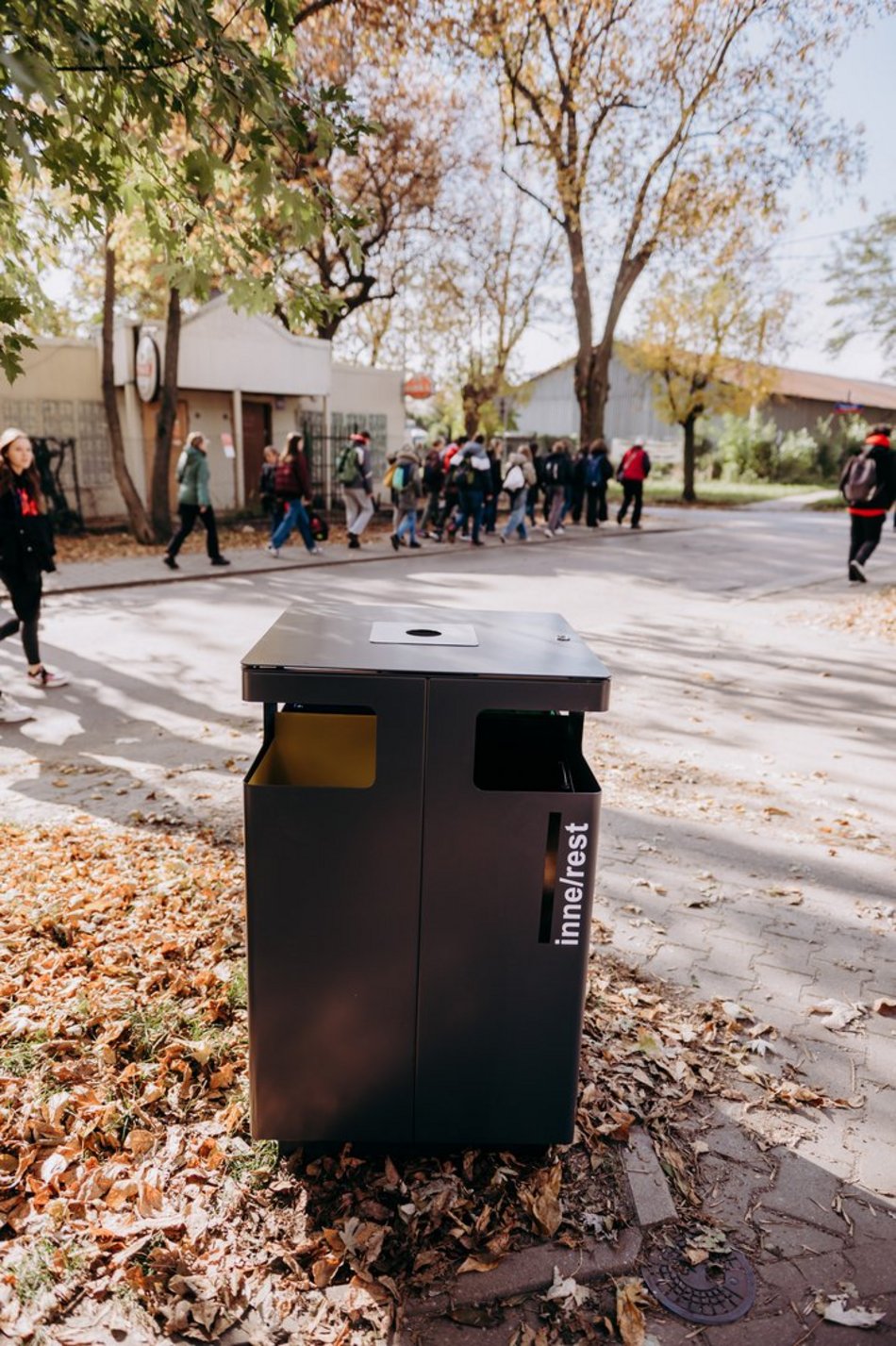 Nowoczesne kosze na śmieci na ulicach Łodzi