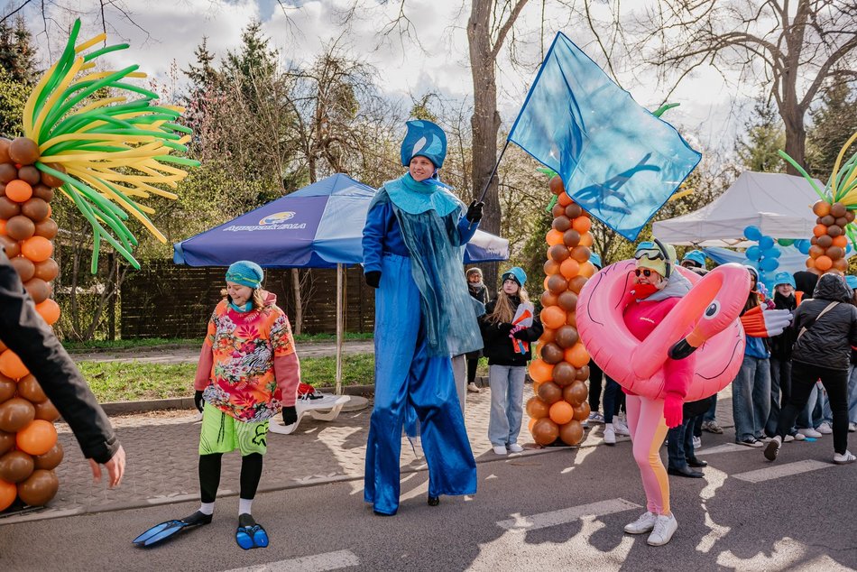 Strefa kibica Aquaparku Fala na DOZ Maraton Łódź 2025. Zobacz, jak łodzianie dopingowali biegaczy!