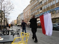 Łódź. Piotrkowska w biało-czerwonych barwach. Łódź gotowa na majówkę!