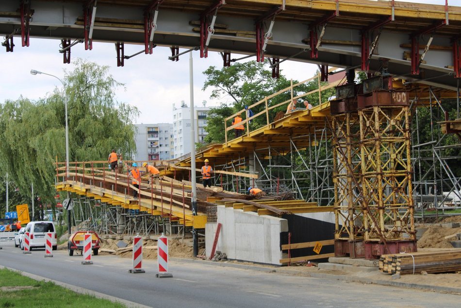 Łódź. Budowa kładek na Wyszyńskiego