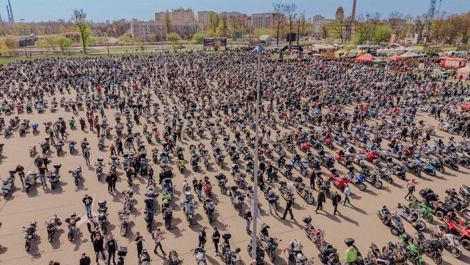 Łódź. Motocykliści opanowali Łódź! Otwarcie sezonu pod Atlas Areną i parada przez miasto