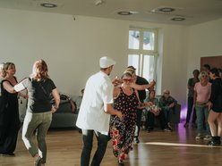 Łódź. Niedzielna potańcówka przy Piotrkowskiej. Pełno tańca, muzyki i dobrej energii!