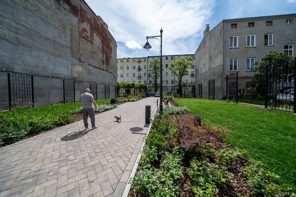 Woonerf i pasaże przy Mielczarskiego pełne zieleni