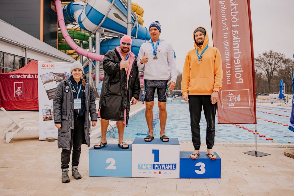 Zimne pływanie w Aquaparku Fala