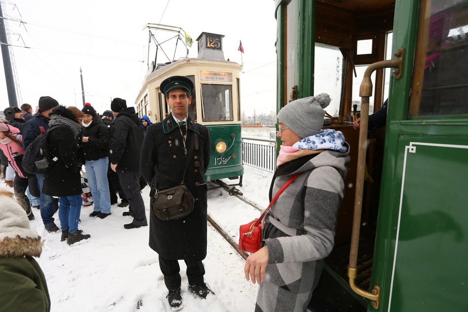 Wielka parada zabytkowych autobusów i tramwajów MPK Łódź