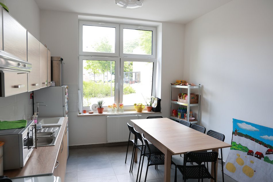 Łódź. Nowa świetlica dla dzieci i młodzieży przy Północnej w Łodzi. Sale warsztatowe, plac zabaw