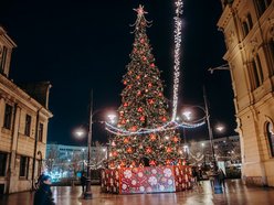 Łódź. Jarmark Bożonarodzeniowy w Łodzi nocą