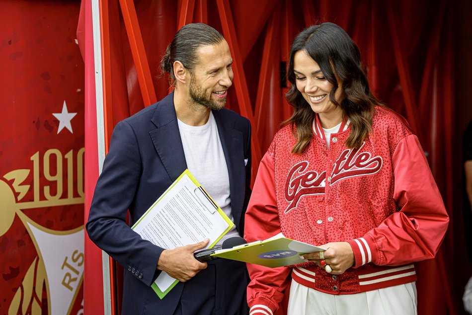 Łódź. Mecz Gwiazd w Łodzi. Na murawie Boniek, Krzynówek, Krychowiak