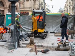 Łódź. Ruszył montaż słupków na Piotrkowskiej