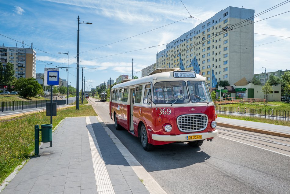 Zabytkowy autobus Łódzkich Linii Turystycznych
