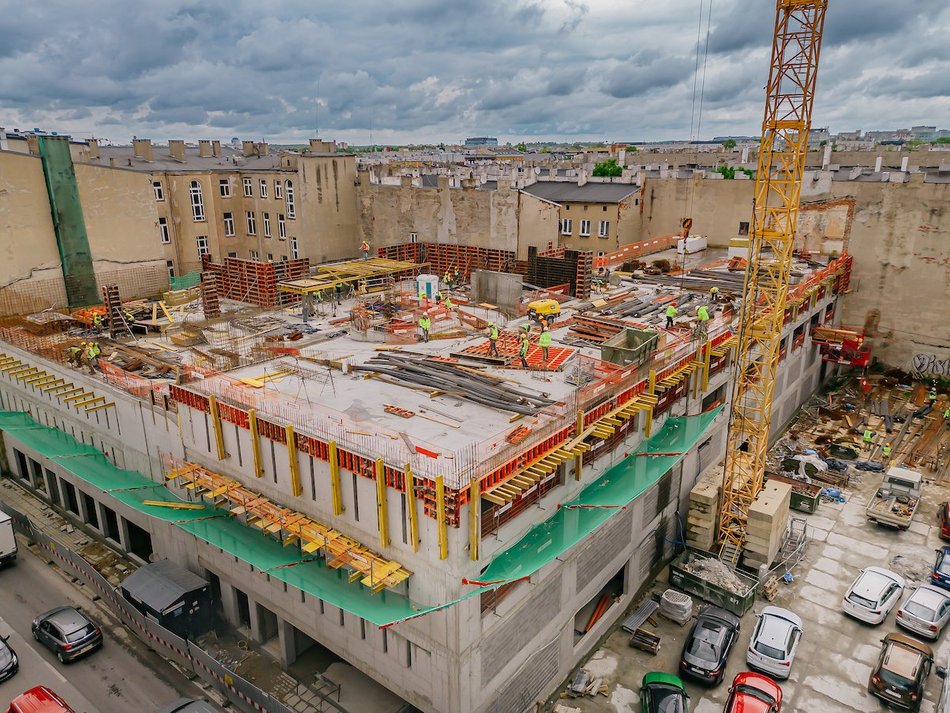 Łódź. Budowa parkingów wielopoziomowych w Łodzi. Zobacz, jak powstają kolejne piętra!