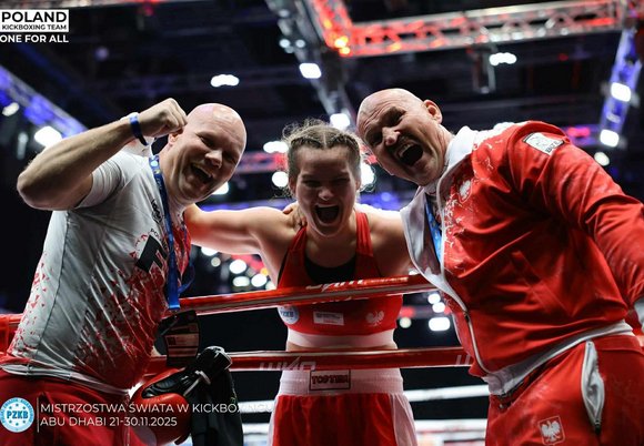 Amelia Kostrzewa po(d)biła Abu Dhabi! Łodzianka mistrzynią świata w kickboxingu full contact!