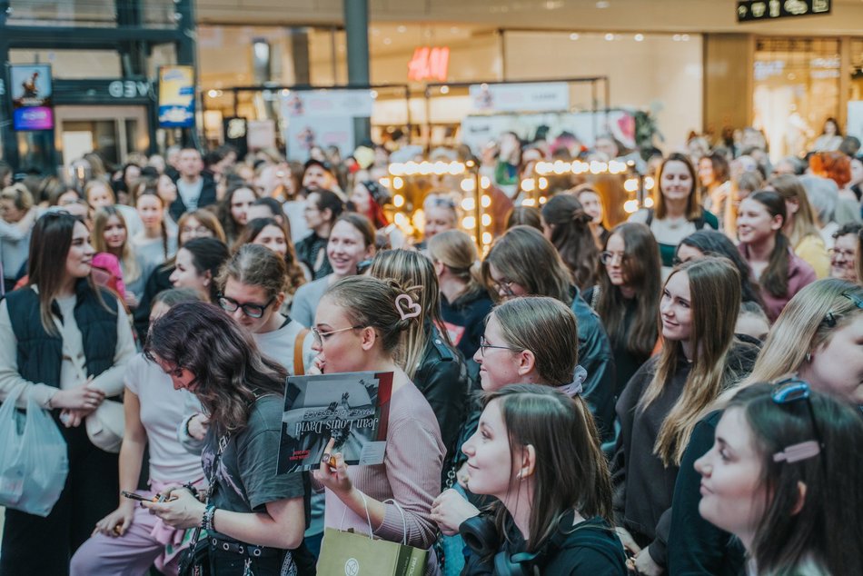 Łódź. Rekord malowania ust w Manufakturze w Łodzi pobity! Byłaś? Znajdź się na zdjęciach!