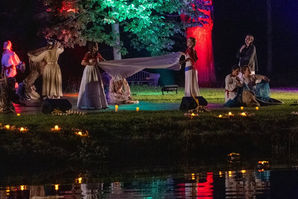 Łódź. Noc Świętojańska w Ogrodzie Botanicznym w Łodzi
