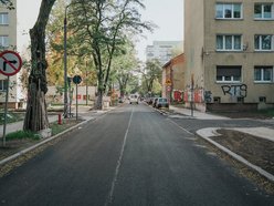 Łódź. Remont Odyńca w Łodzi na finiszu. Nowa jezdnia, chodniki i miejsca parkingowe
