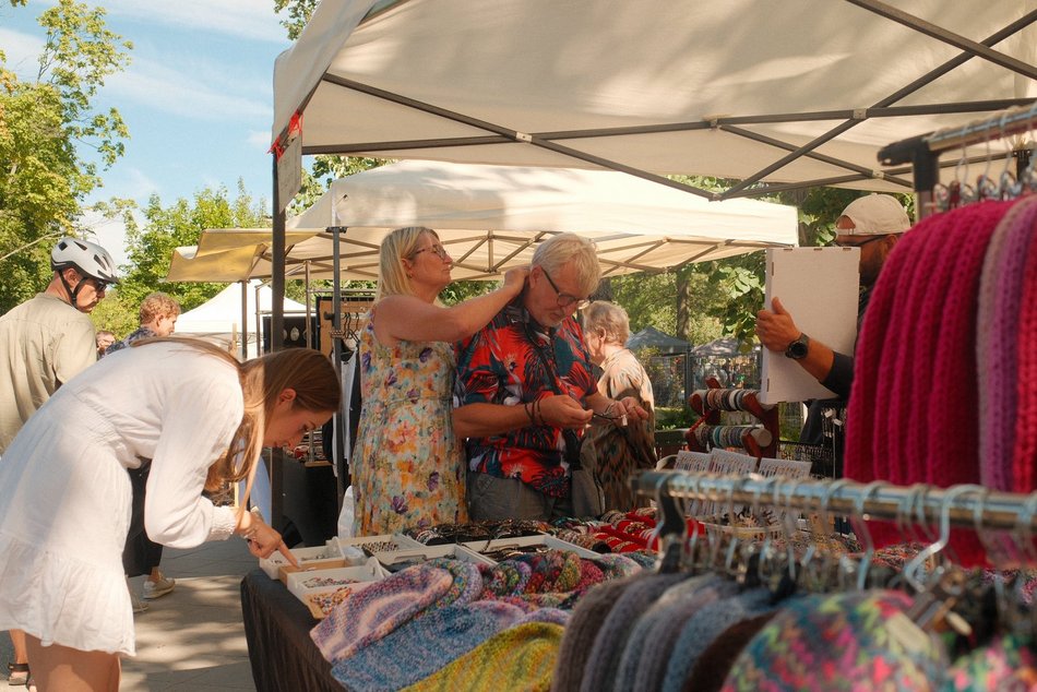Łódź. Targ Staroci na Księżym Młynie w Łodzi. Rękodzieła, unikatowe rzeczy i domowe przysmaki
