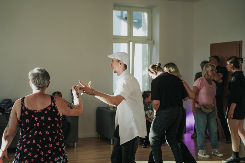 Łódź. Niedzielna potańcówka przy Piotrkowskiej. Pełno tańca, muzyki i dobrej energii!