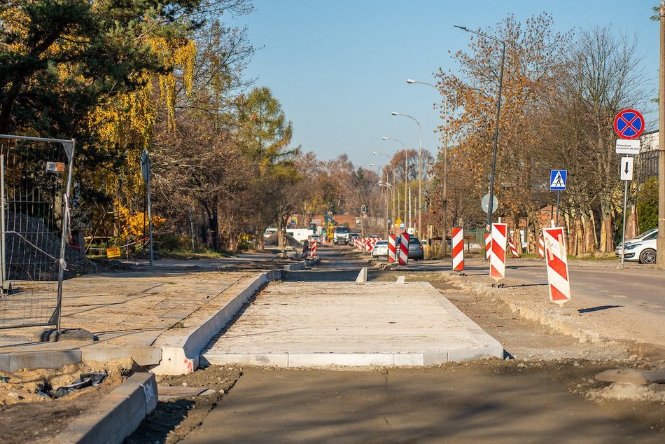 Remont Szparagowej i Wersalskiej. Układają już nowy asfalt