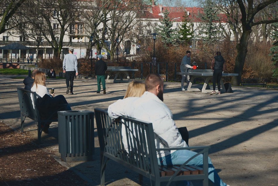 Park Staromiejski i Manufaktura skąpane w wiosennym słońcu