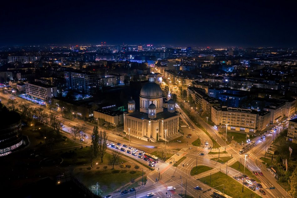 Rondo Solidarności w Łodzi nocą zachwyca! Z tej perspektywy go nie znasz