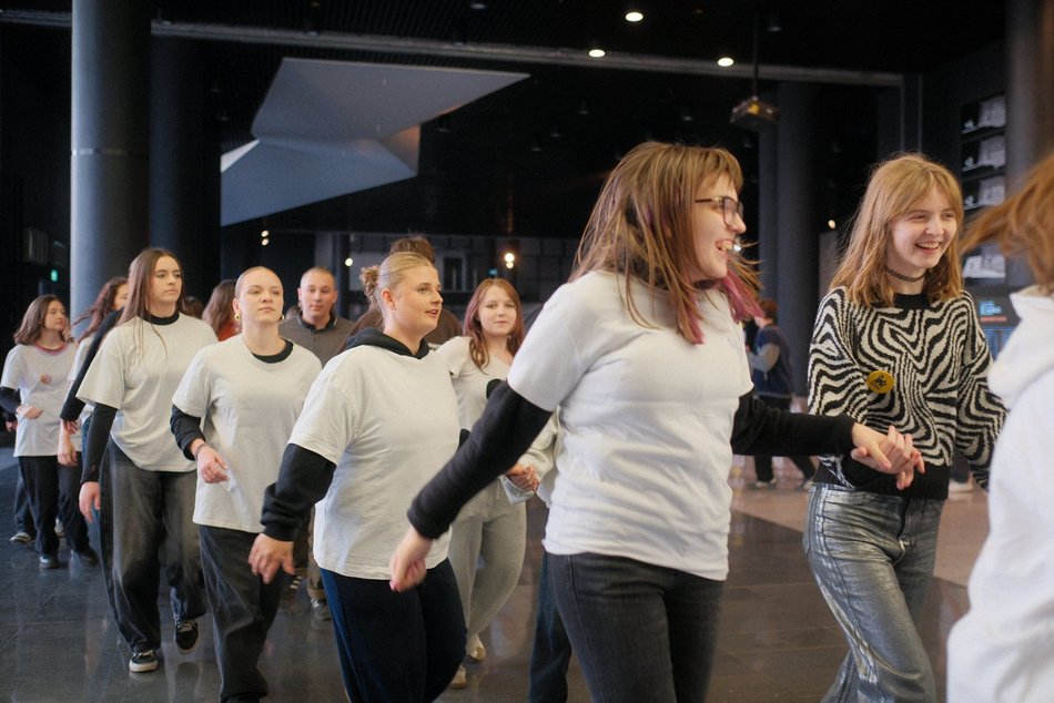 Łódź. Licealiści z Łodzi zatańczyli Belgijkę! Wielkie świętowanie Międzynarodowego Dnia Licealisty