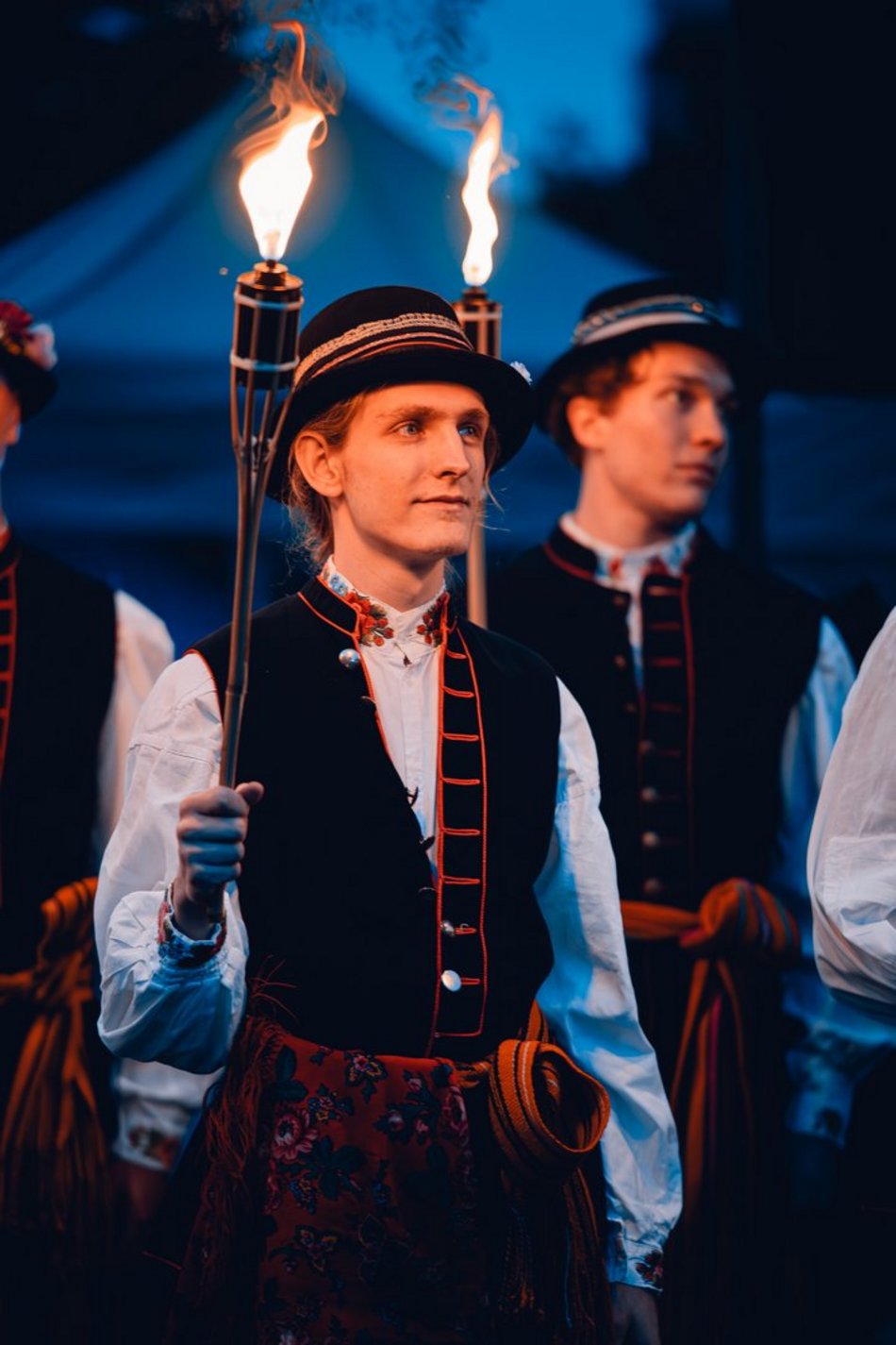 Łódź. Noc Świętojańska w Ogrodzie Botanicznym w Łodzi. Magia światła, natury i folkloru