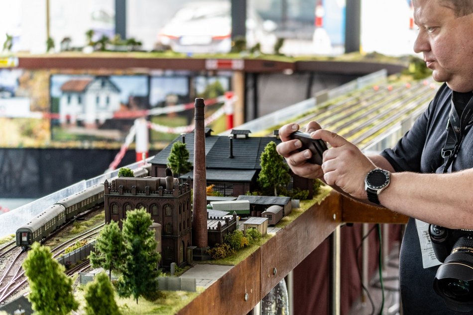 Wystawa makiet klejowych na dworcu Łódź Fabryczna