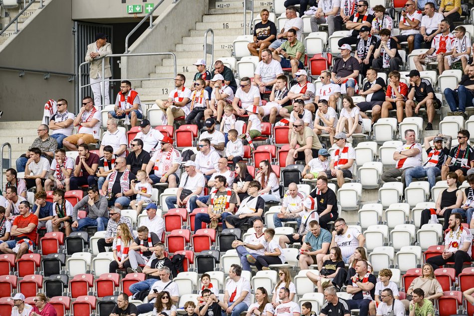 Kibice na meczu ŁKS Łódź z GKS Tychy. Odnajdź się w naszej galerii