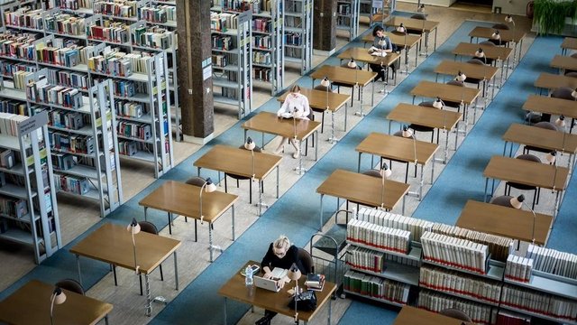 BUŁA do północny. Nocna nauka przy bezpłatnej kawie w Bibliotece Uniwersytetu Łódzkiego