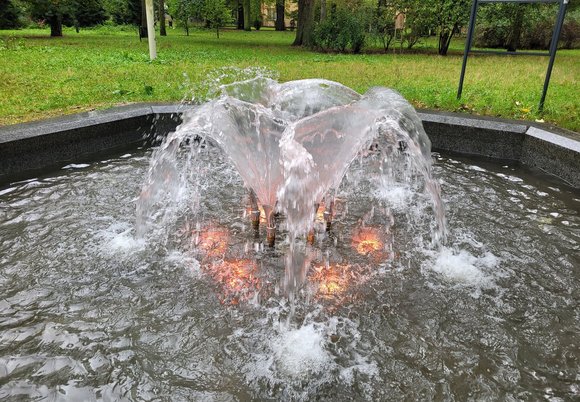 Łódź. Fontanna w parku Struga w Łodzi
