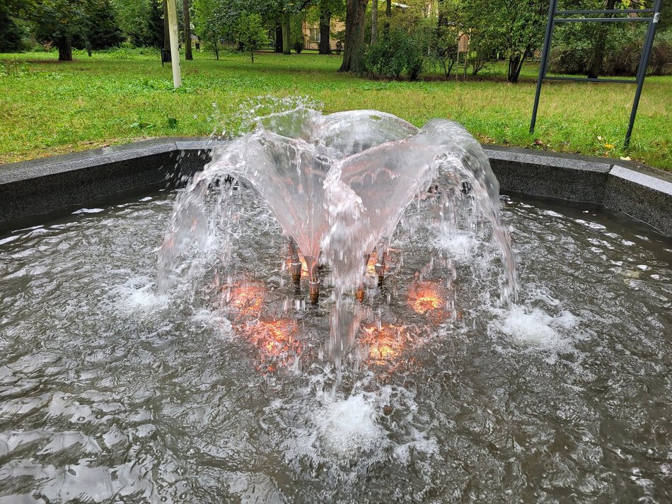 Łódź. Fontanna w parku Struga w Łodzi