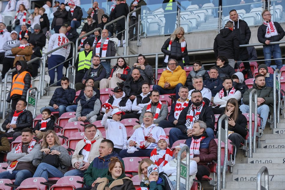 Łódź. Kibice na meczu ŁKS Łódź z Ruchem Chorzów. Byłeś/aś? Znajdź się w galerii!