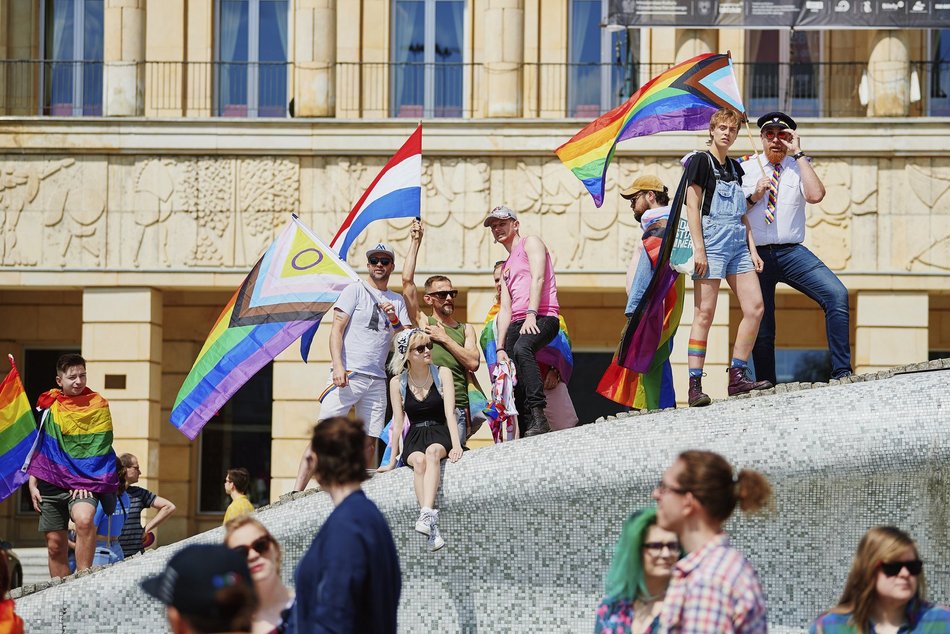 Uczestnicy Marszu Równości na ulicach Łodzi