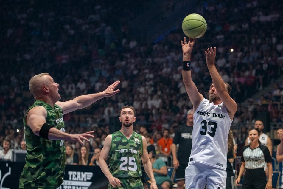 Mecz Gortat Team vs NATO w Łodzi. Czołgi, płomienie i masa sportowych emocji!