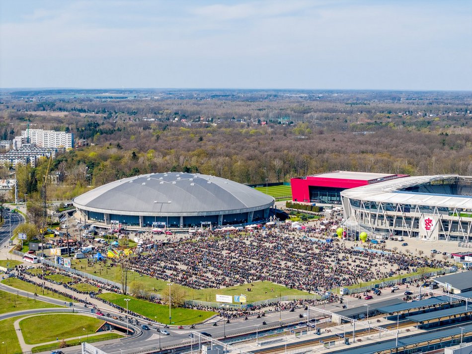 Parada motocyklistów przejechała ulicami Łodzi. Sezon rozpoczęty! Byłeś?